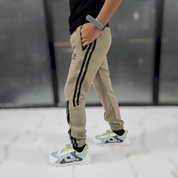 KiDS TRACKPANT FREE  🎁 1 PAIRS SOCKS - Image 1